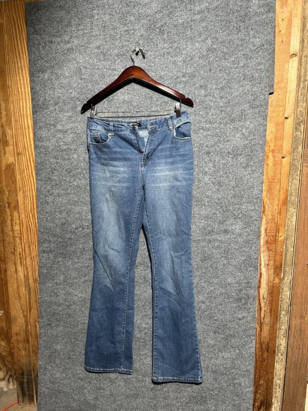 Indigo Fusion Jeans Womens 6 Blue Medium Wash Bootcut Stretch Embroidered Denim